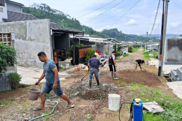 kerja-bakti-rt-05-perbaikan-jalan-minggu-14-jan-2024